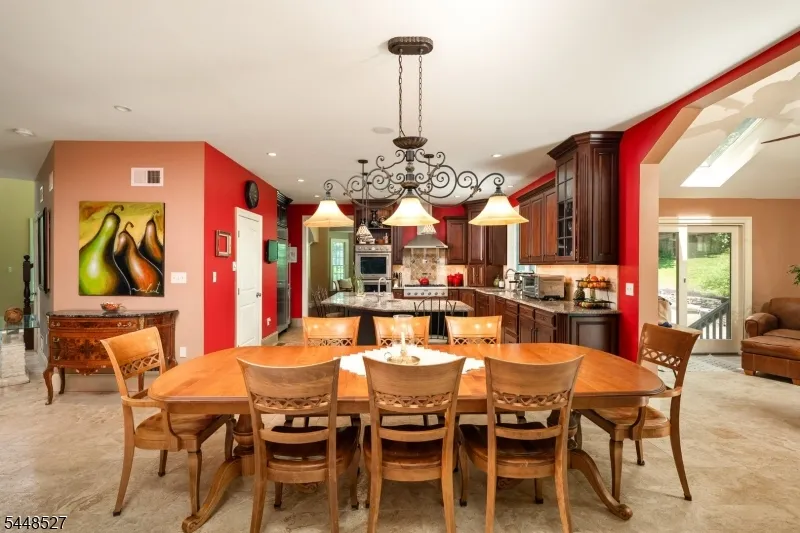 12 Mountain View Ct Ewing, NJ 08628