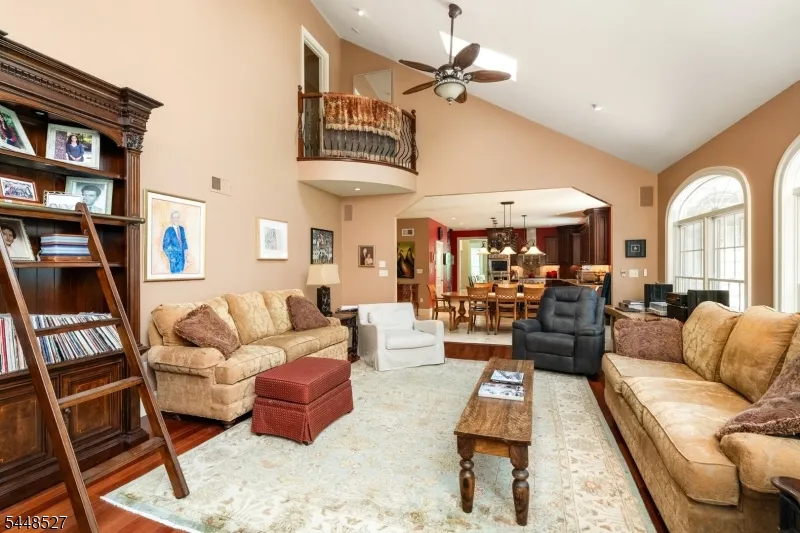 12 Mountain View Ct Ewing, NJ 08628