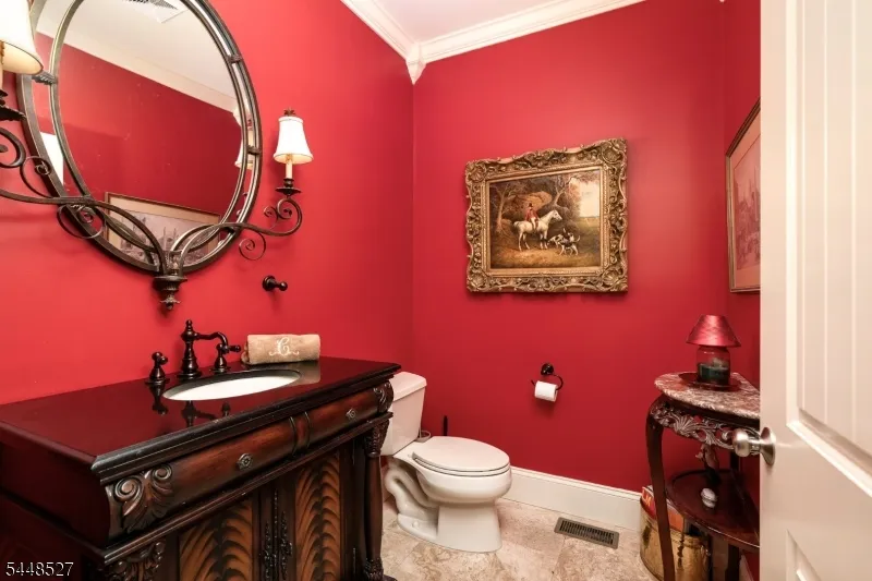 12 Mountain View Ct Ewing, NJ 08628