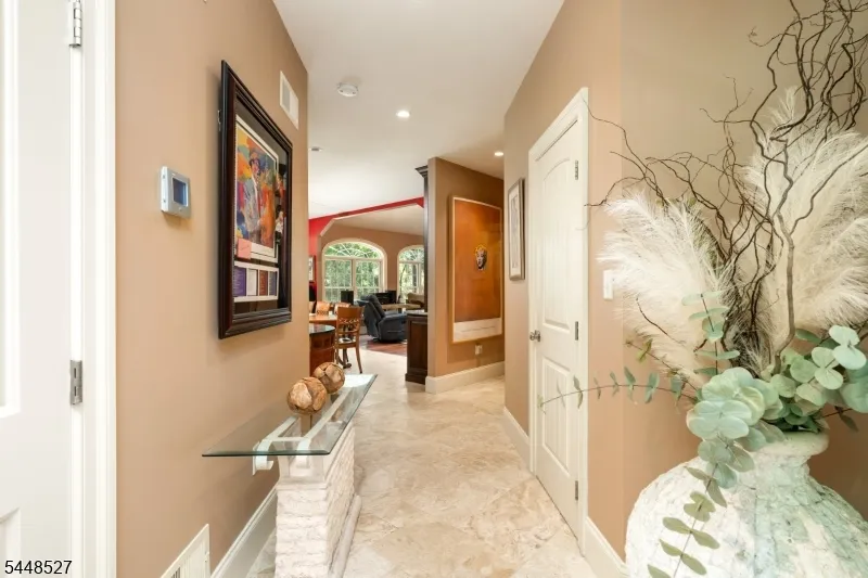 12 Mountain View Ct Ewing, NJ 08628