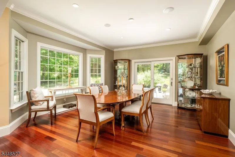 12 Mountain View Ct Ewing, NJ 08628