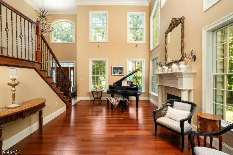 12 Mountain View Ct Ewing, NJ 08628
