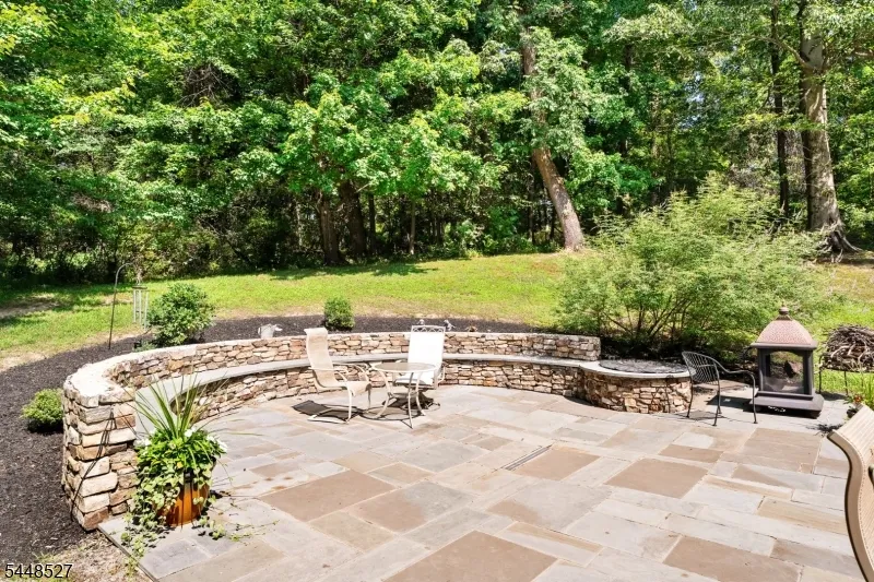 12 Mountain View Ct Ewing, NJ 08628