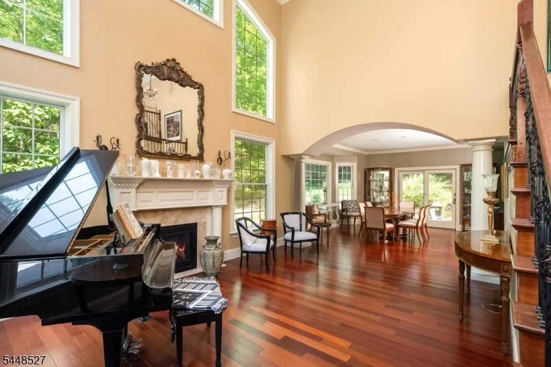 12 Mountain View Ct Ewing, NJ 08628