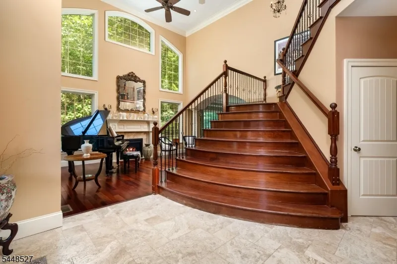12 Mountain View Ct Ewing, NJ 08628