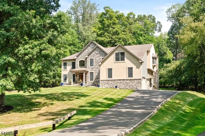 12 Mountain View Ct Ewing, NJ 08628