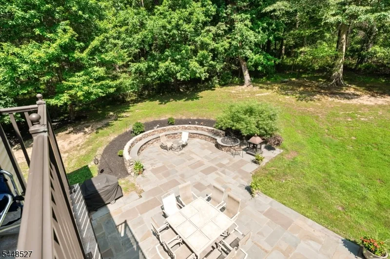 12 Mountain View Ct Ewing, NJ 08628