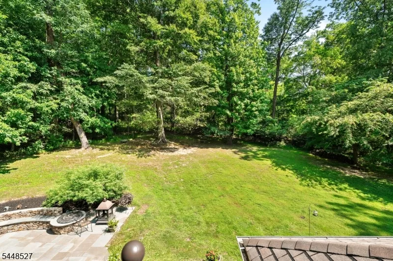 12 Mountain View Ct Ewing, NJ 08628