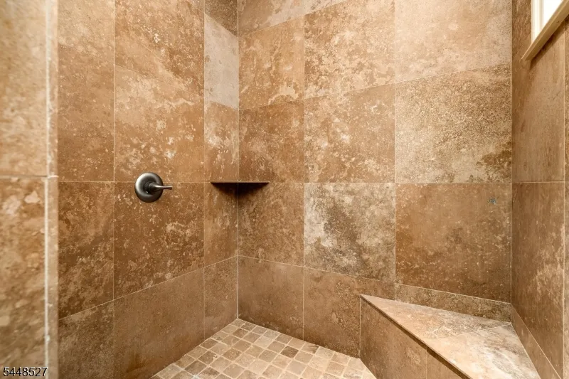 12 Mountain View Ct Ewing, NJ 08628