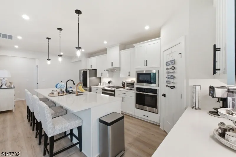 5 Harris Hawk Rd Washington, NJ 07882