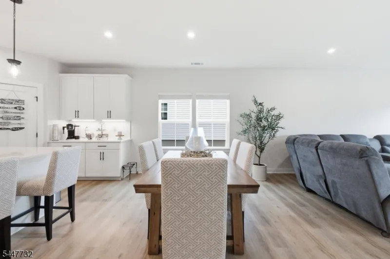 5 Harris Hawk Rd Washington, NJ 07882