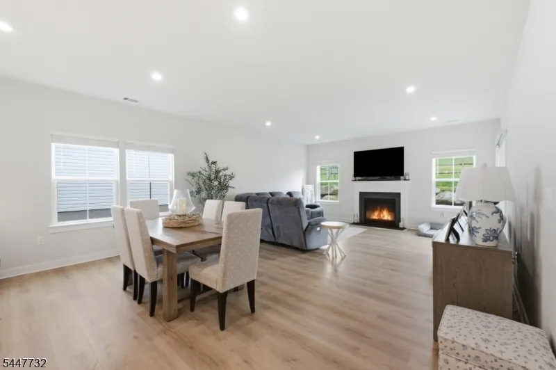 5 Harris Hawk Rd Washington, NJ 07882