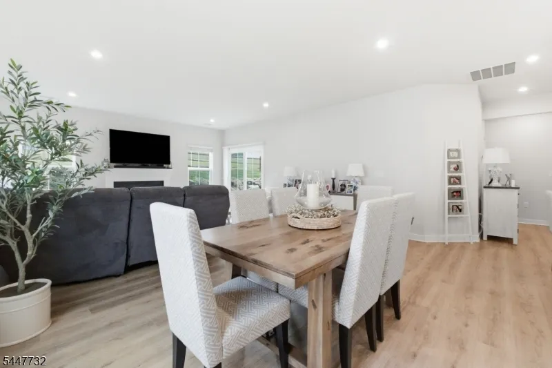 5 Harris Hawk Rd Washington, NJ 07882