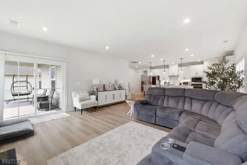5 Harris Hawk Rd Washington, NJ 07882