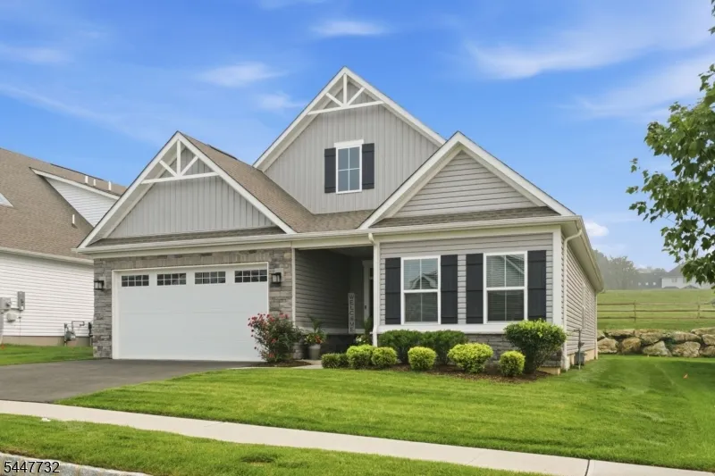 5 Harris Hawk Rd Washington, NJ 07882