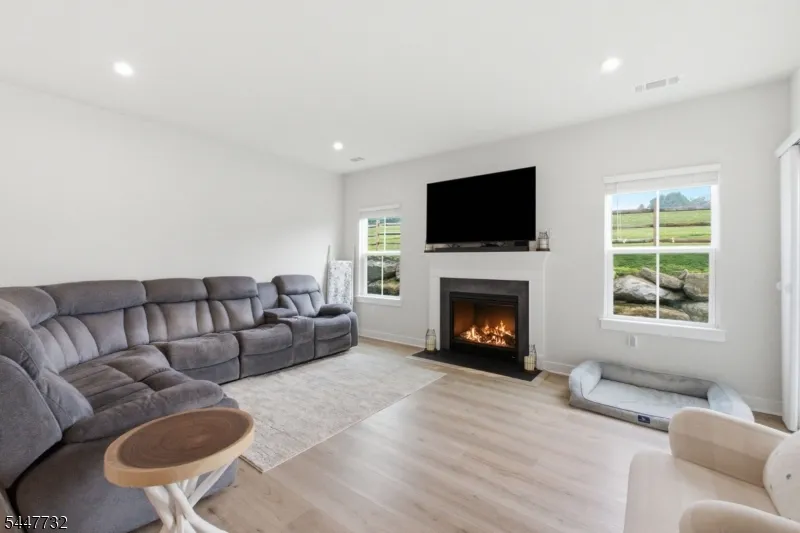 5 Harris Hawk Rd Washington, NJ 07882