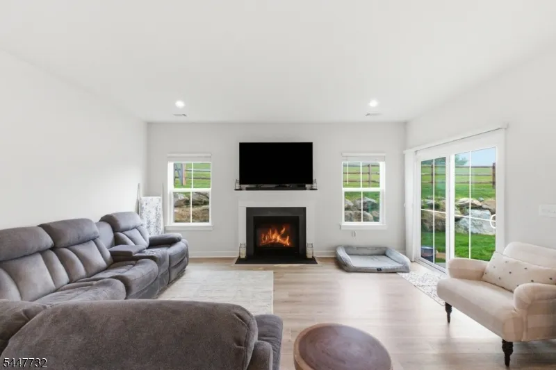 5 Harris Hawk Rd Washington, NJ 07882