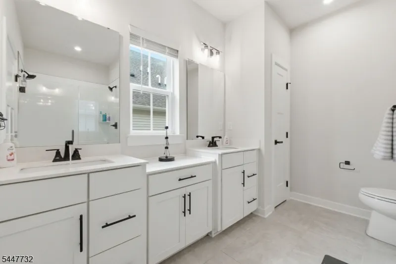 5 Harris Hawk Rd Washington, NJ 07882