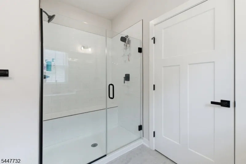 5 Harris Hawk Rd Washington, NJ 07882