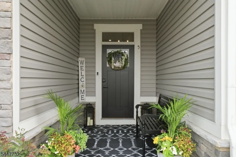 5 Harris Hawk Rd Washington, NJ 07882