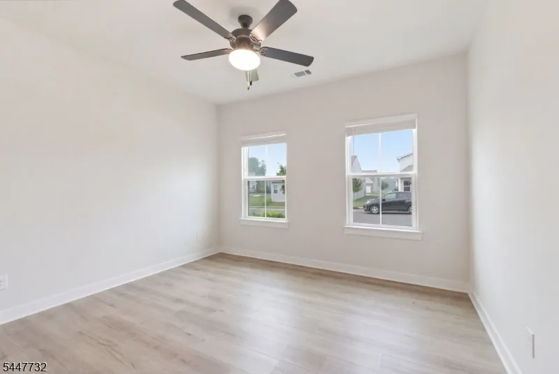5 Harris Hawk Rd Washington, NJ 07882
