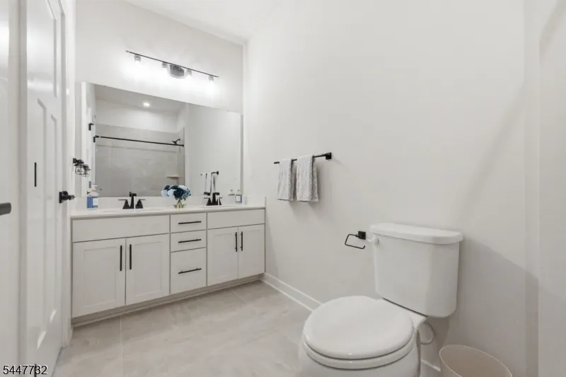 5 Harris Hawk Rd Washington, NJ 07882