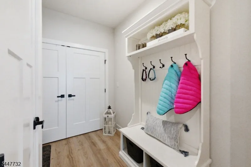 5 Harris Hawk Rd Washington, NJ 07882