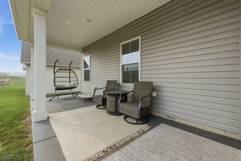 5 Harris Hawk Rd Washington, NJ 07882