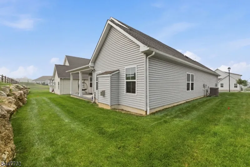 5 Harris Hawk Rd Washington, NJ 07882