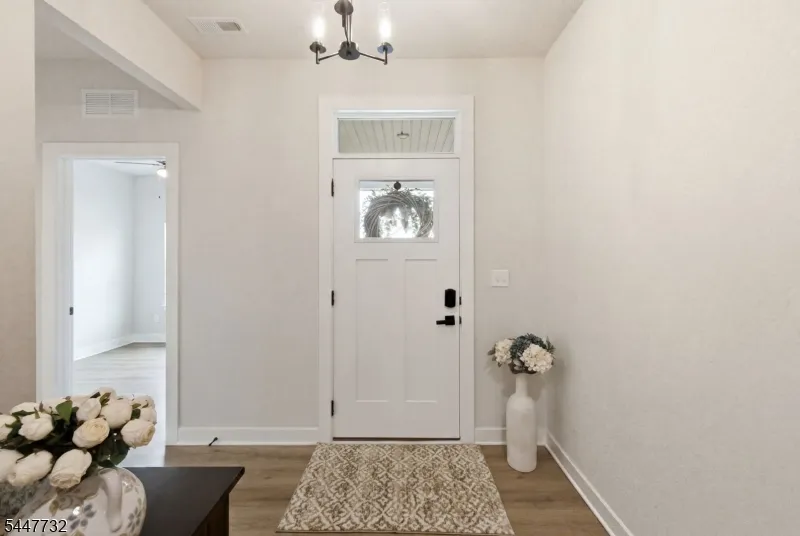5 Harris Hawk Rd Washington, NJ 07882