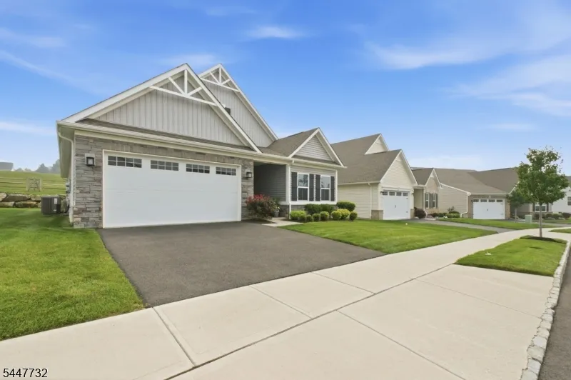 5 Harris Hawk Rd Washington, NJ 07882