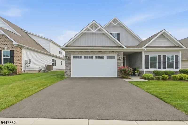 5 Harris Hawk Rd Washington, NJ 07882