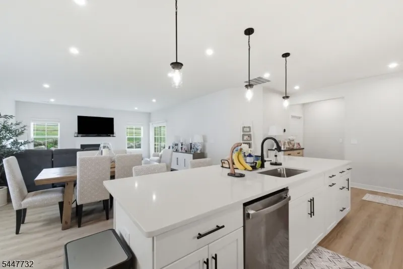 5 Harris Hawk Rd Washington, NJ 07882