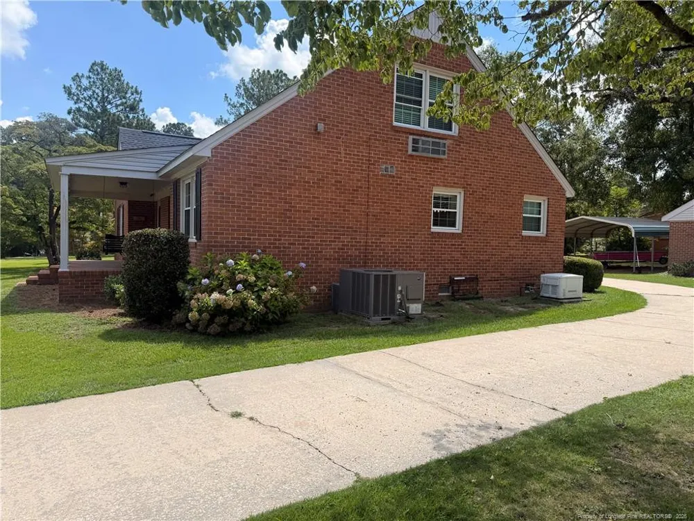 516 E 2nd Avenue Red Springs, NC 28377