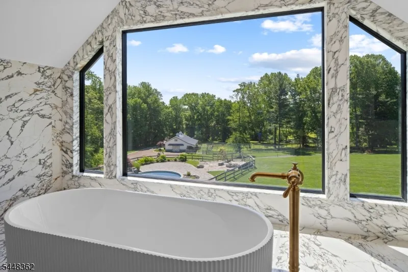 7 Homelands Dr Colts Neck, NJ 07722