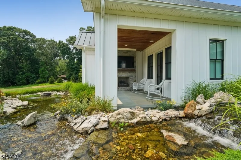 7 Homelands Dr Colts Neck, NJ 07722