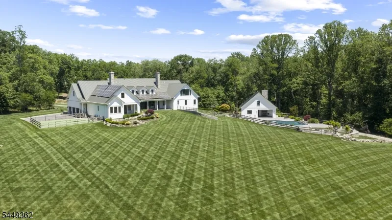 7 Homelands Dr Colts Neck, NJ 07722