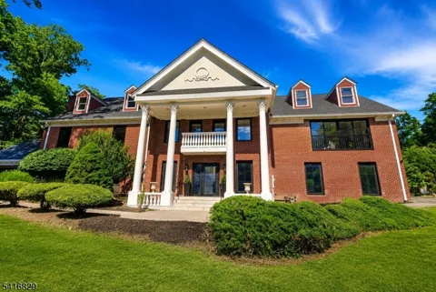 60 Brookside Dr