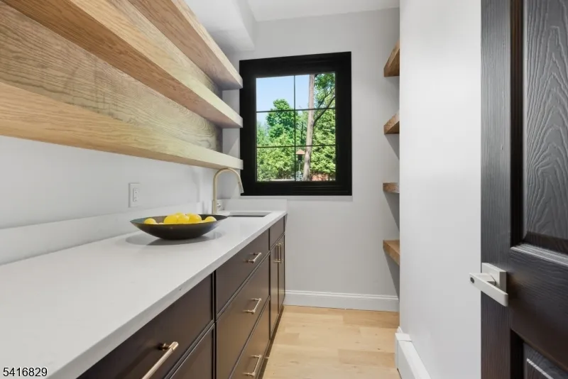 60 Brookside Dr Upper Saddle River, NJ 07458