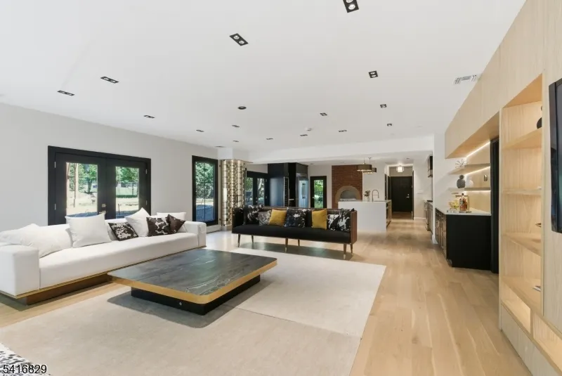 60 Brookside Dr Upper Saddle River, NJ 07458