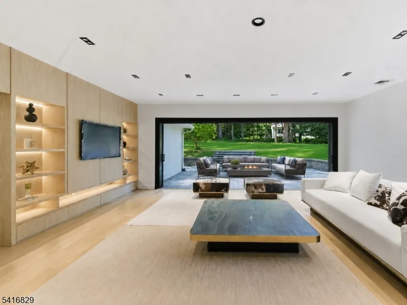 60 Brookside Dr Upper Saddle River, NJ 07458
