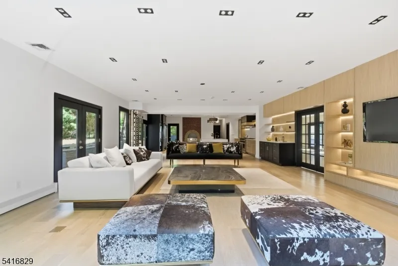 60 Brookside Dr Upper Saddle River, NJ 07458