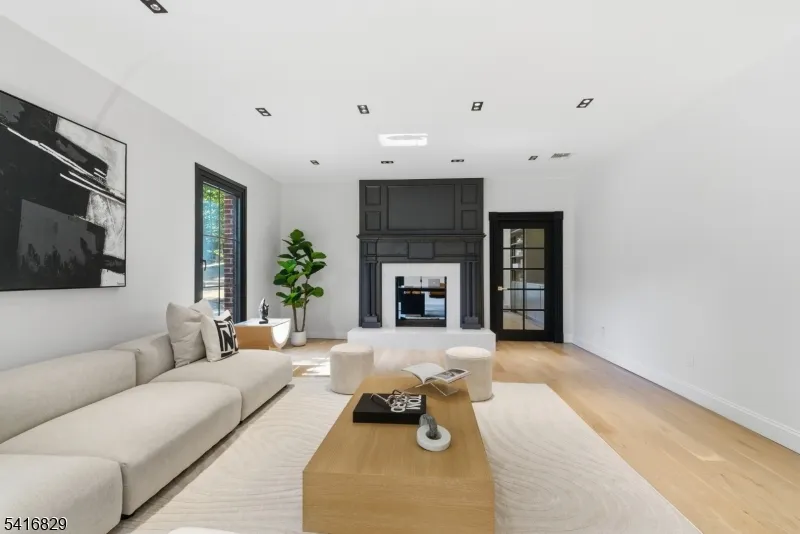 60 Brookside Dr Upper Saddle River, NJ 07458
