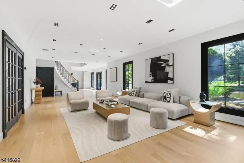 60 Brookside Dr Upper Saddle River, NJ 07458
