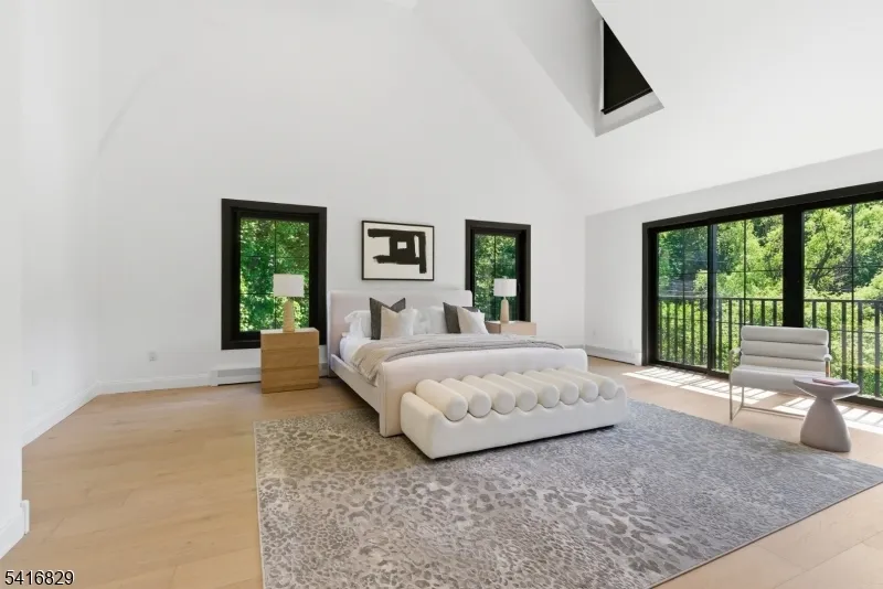 60 Brookside Dr Upper Saddle River, NJ 07458