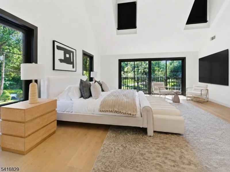60 Brookside Dr Upper Saddle River, NJ 07458