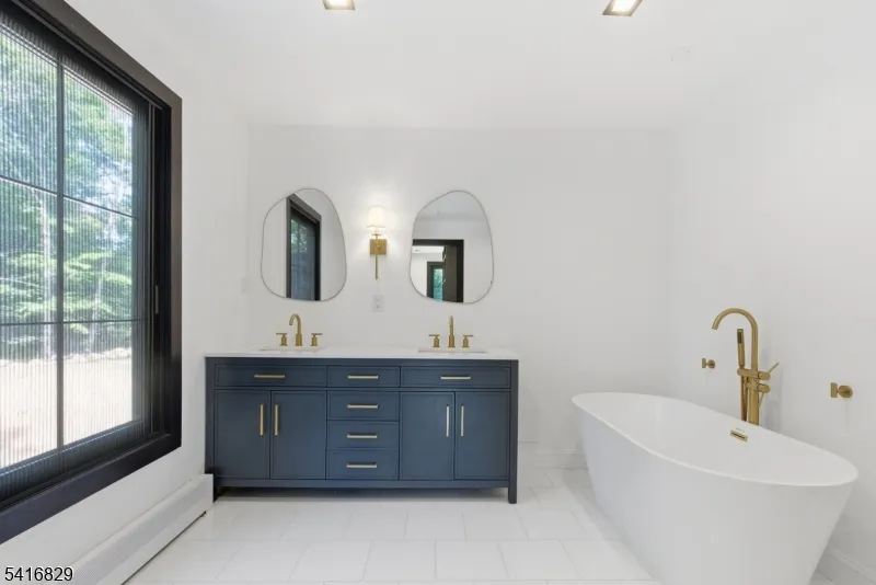 60 Brookside Dr Upper Saddle River, NJ 07458