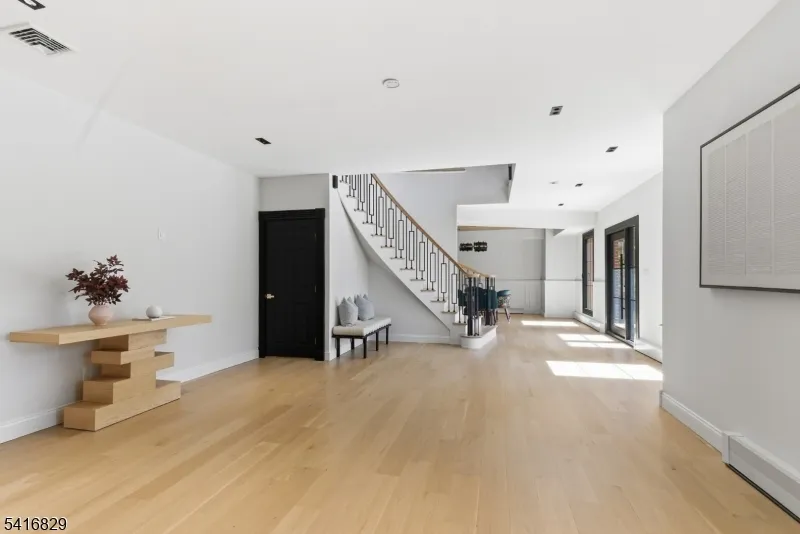 60 Brookside Dr Upper Saddle River, NJ 07458