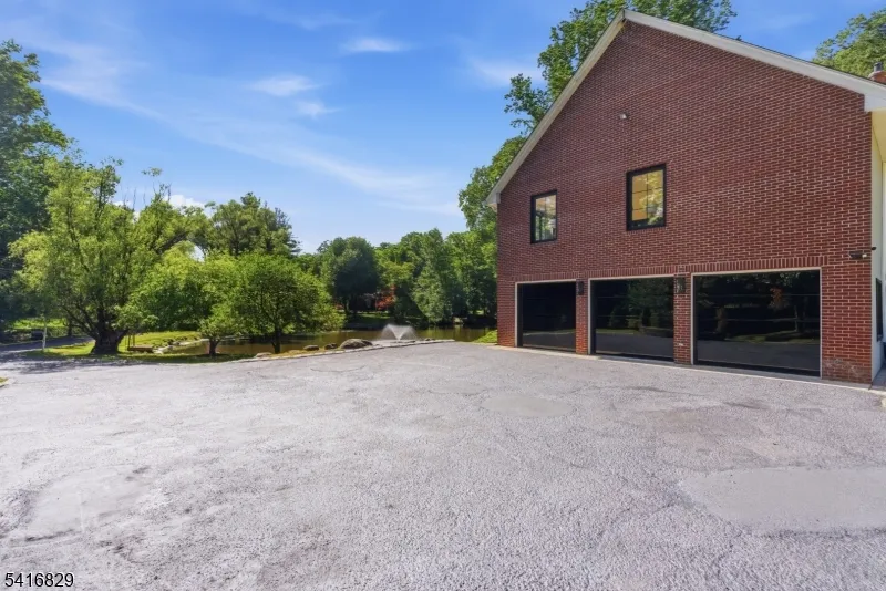 60 Brookside Dr Upper Saddle River, NJ 07458