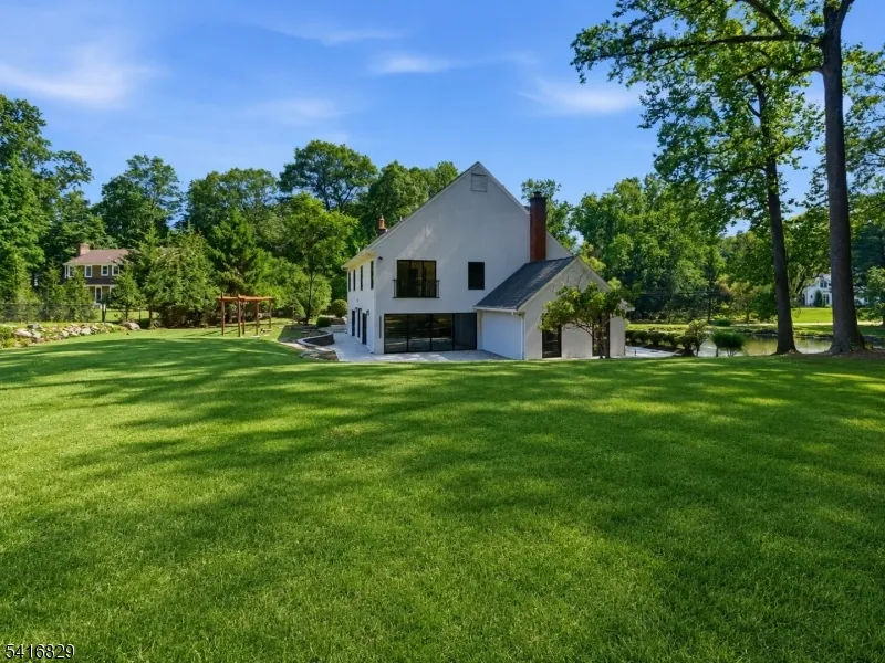 60 Brookside Dr Upper Saddle River, NJ 07458
